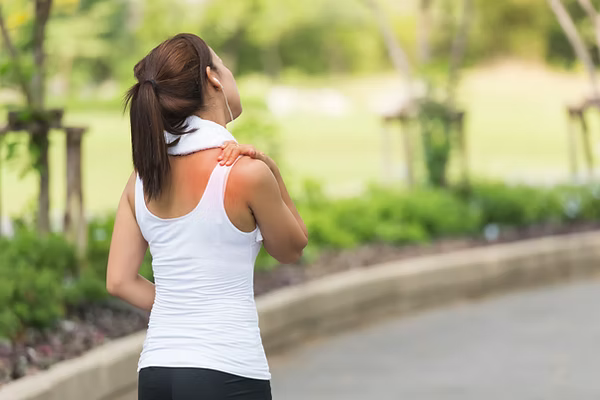 Chiropractor providing neck pain treatment and cervical adjustment in Lansing MI